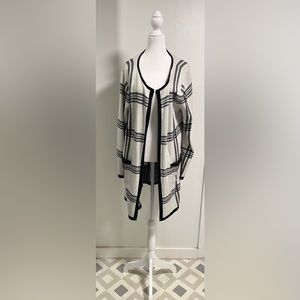 ELLE mid length cozy cardigan black & white . Small stain. Size XL smoke free
